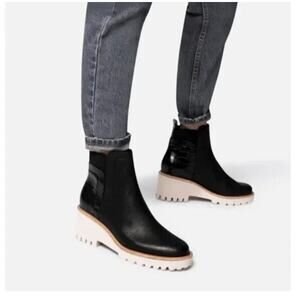 DOLCE VITA Huey Lug-Sole Chelsea Black Booties Size 8